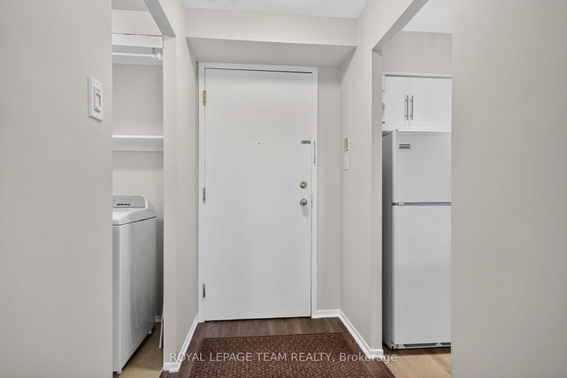 1025 Grenon Ave photo 5