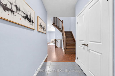 4 Cutts Crescent • Hamilton, ON photo 3