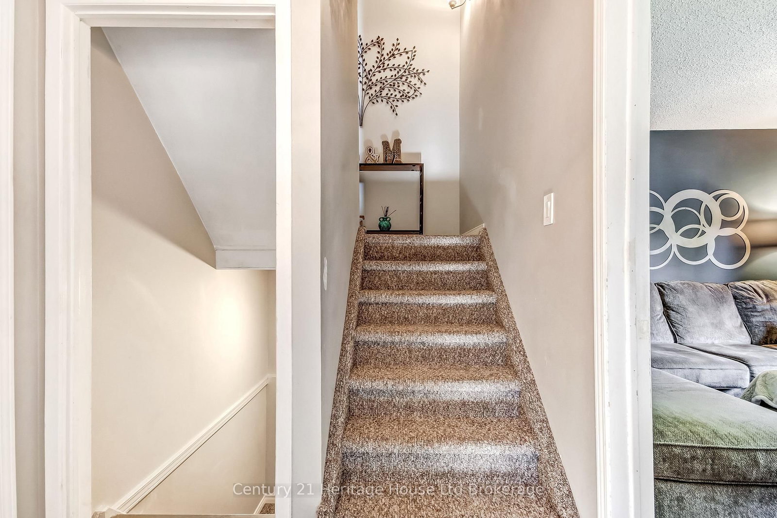 12 Innes Place • Woodstock, ON photo 3