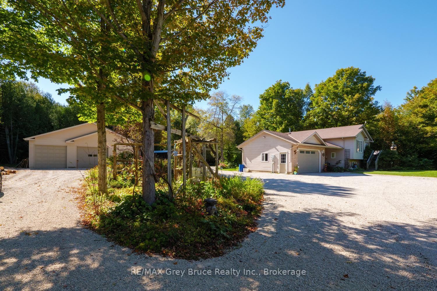 135 North Diagonal • South Bruce Peninsula, ON photo 1