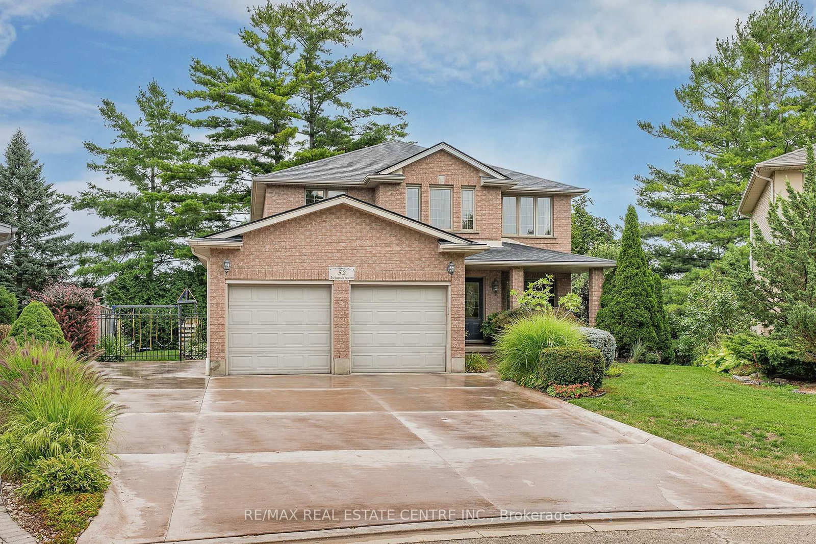 52 Archwood Crescent • Cambridge, ON photo 2