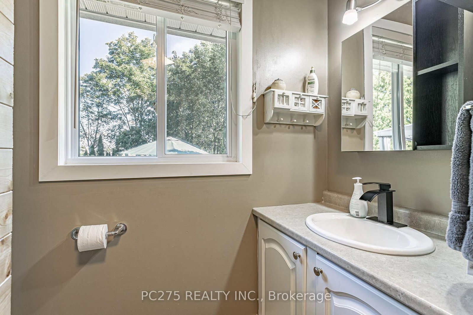 82 Centre Street • Huron East, ON photo 21