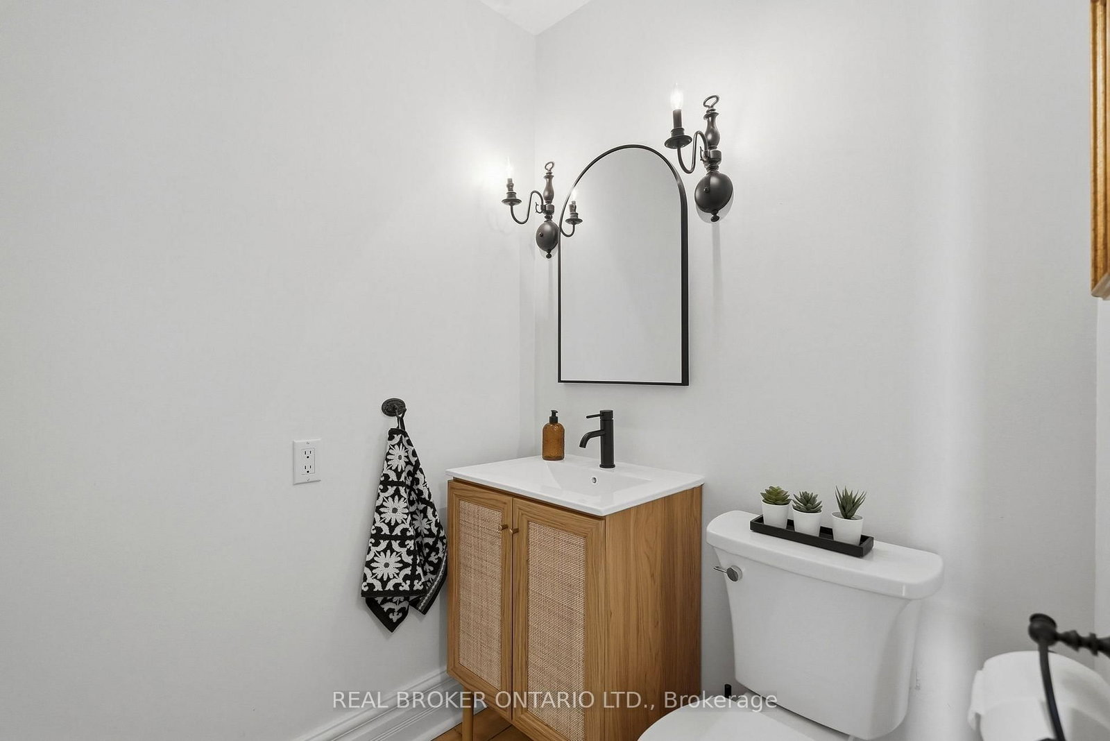 1264 Old 8 Highway • Hamilton, ON photo 18