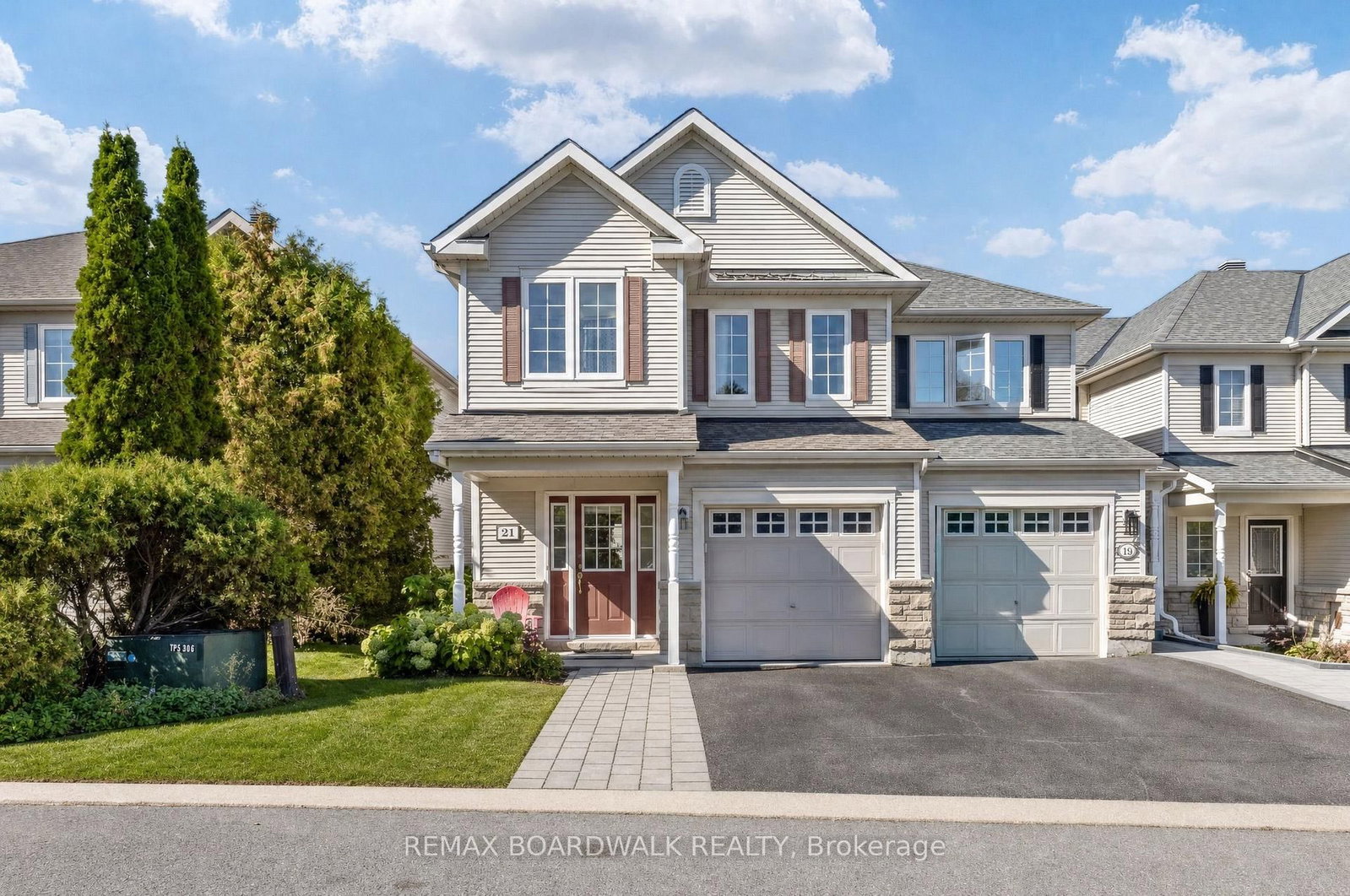 21 Kirkstone Private • Ottawa, ON photo 2