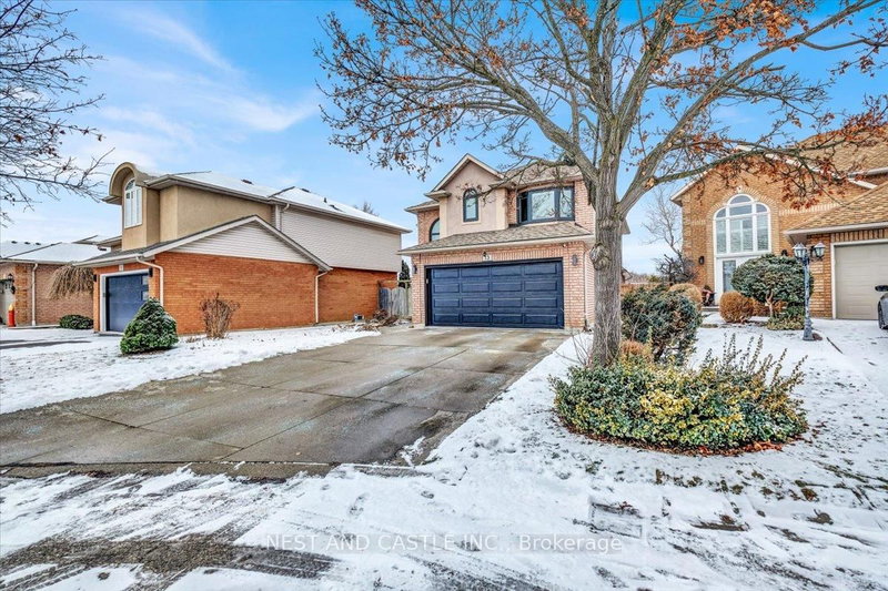 13 Treeview Court