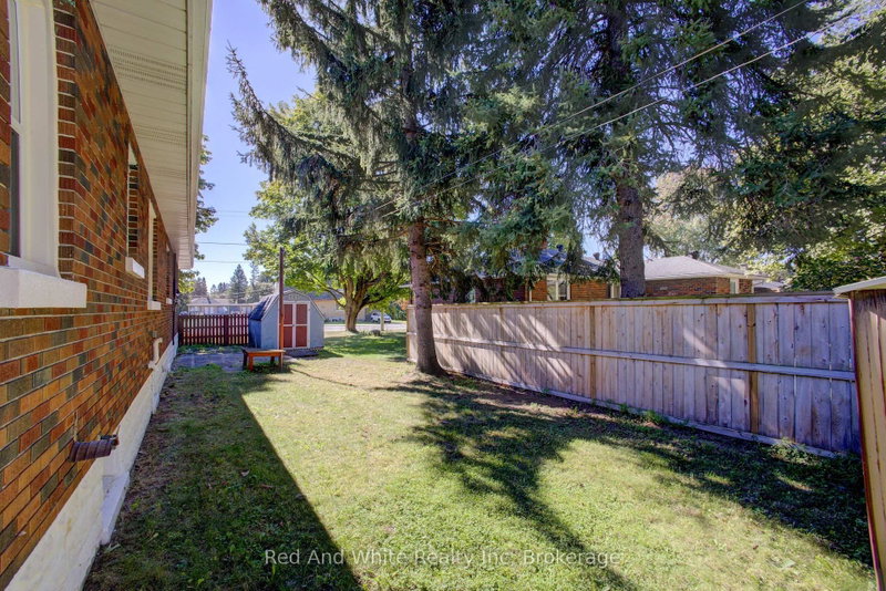 1203 Yonge St S photo 5