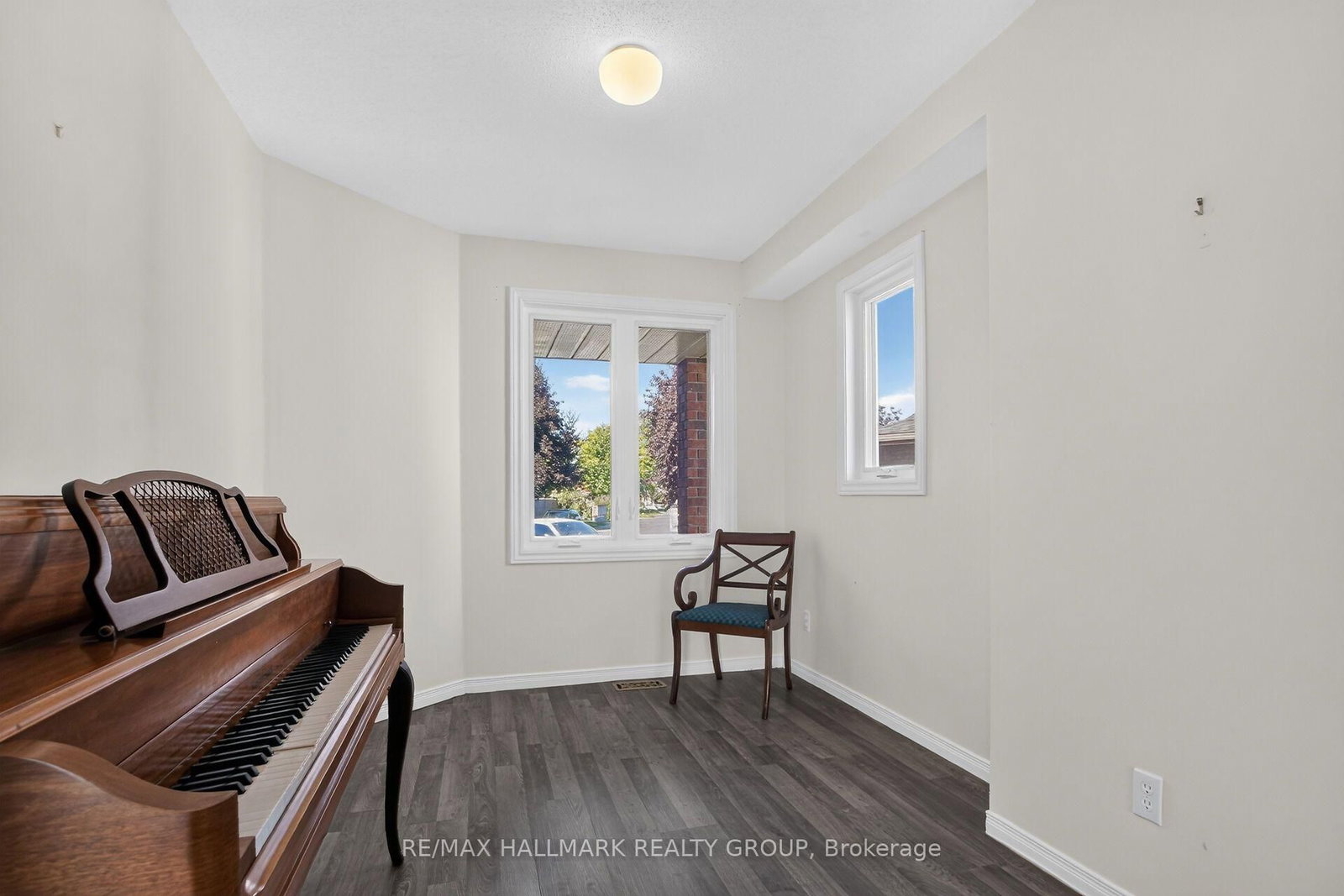 93 Banchory Crescent • Ottawa, ON photo 24