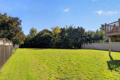 93 Banchory Crescent • Ottawa, ON photo 8