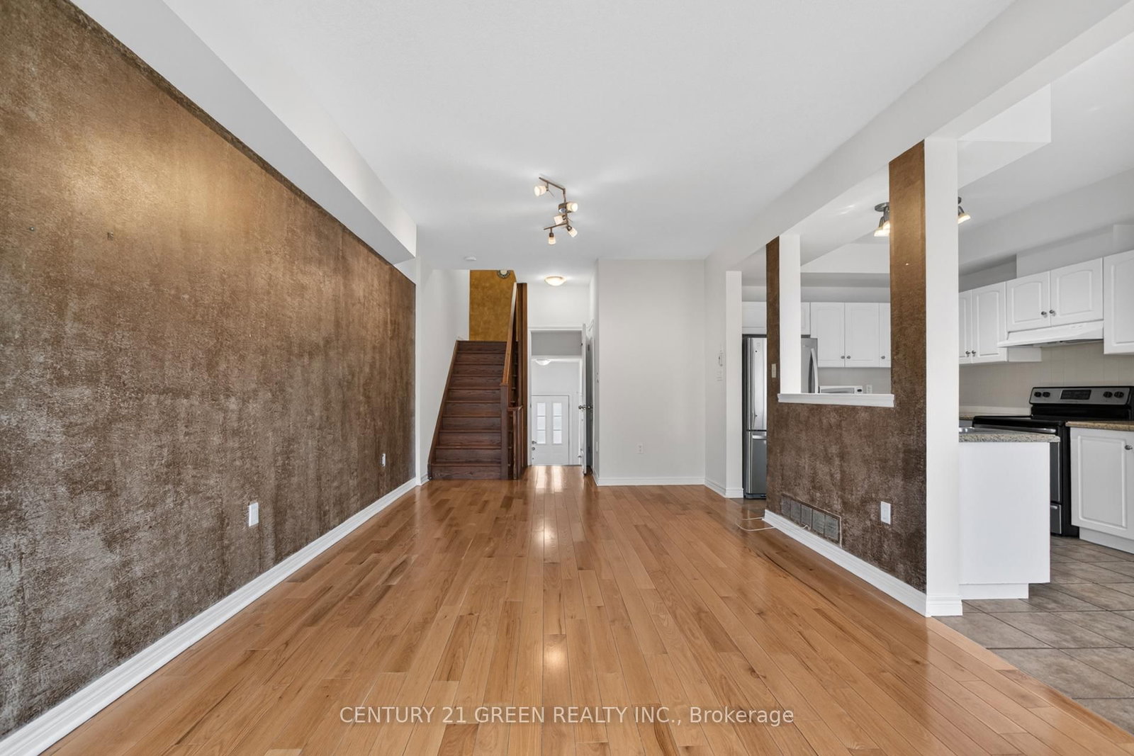 18 Palacebeach Trail • Hamilton, ON photo 12