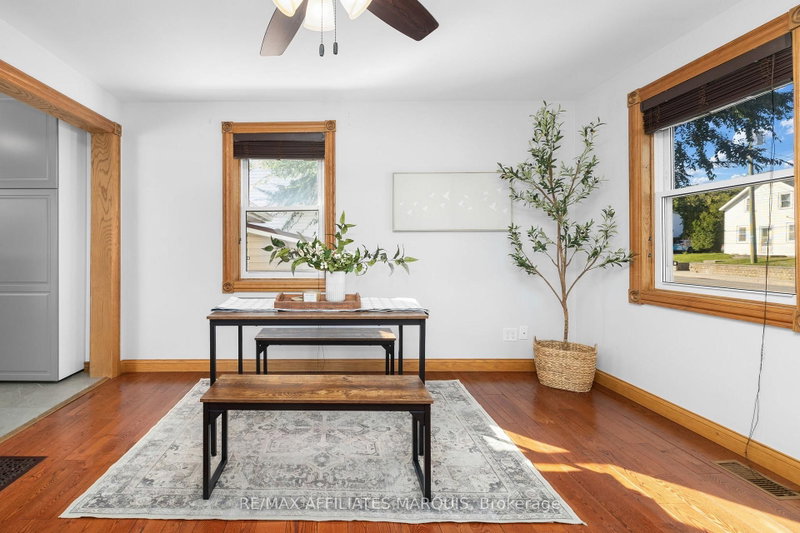 120 Queen St photo 3