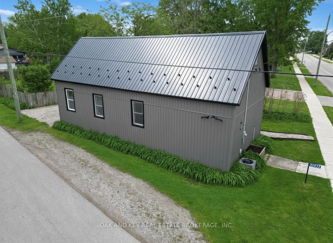 22933 Hagerty Road • Newbury, ON photo 2
