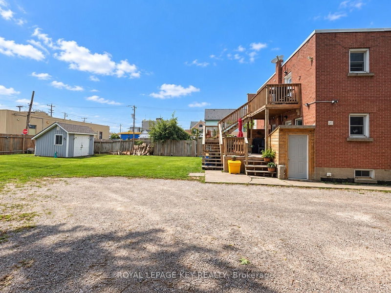 115 Brock Street N