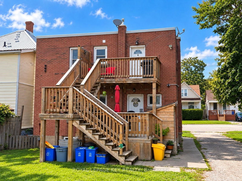 115 Brock Street N