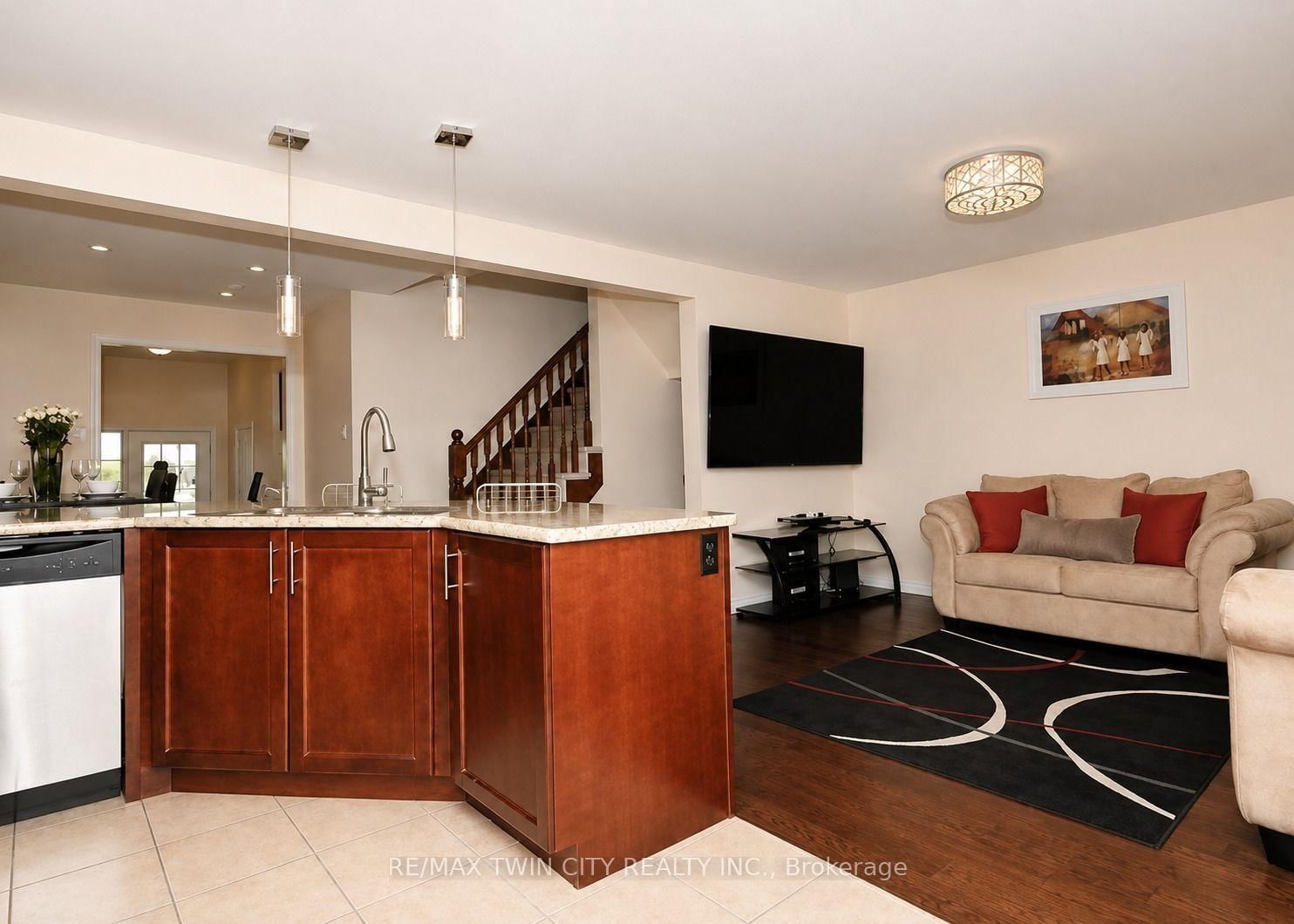 Upper-78 Glenvista Dr, Kitchener, view 9