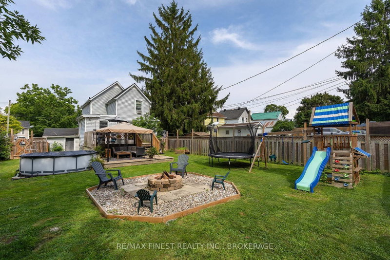 348 Charles St N photo 5
