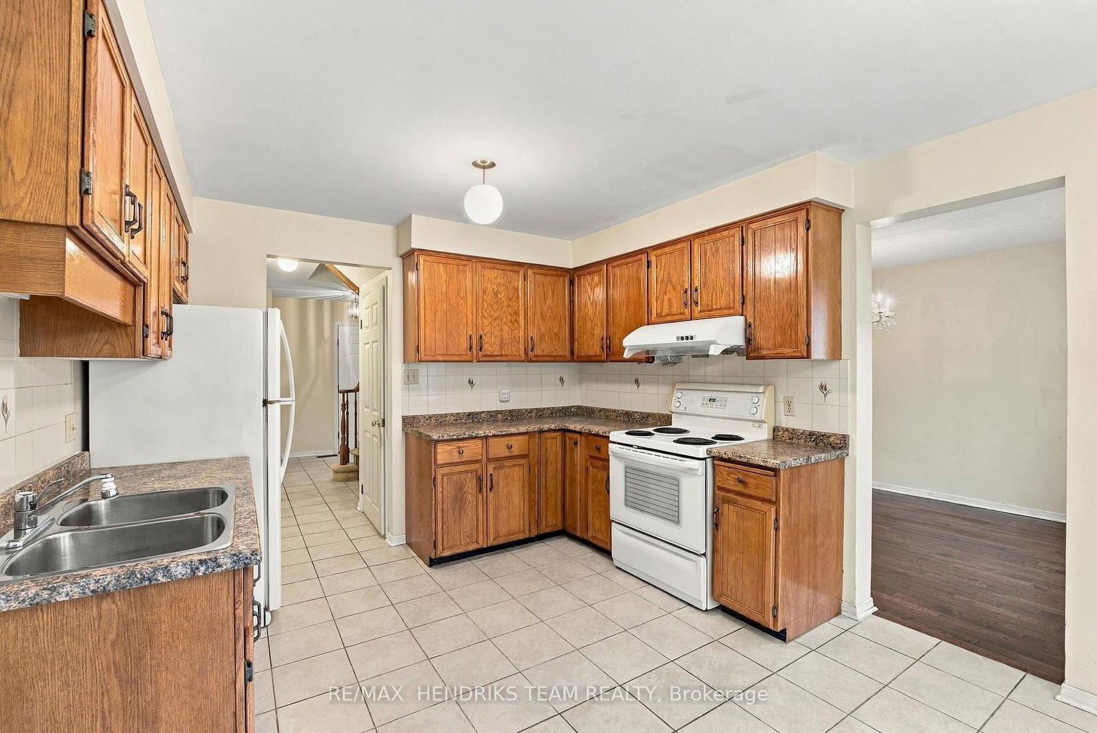 17 Farmington Drive • St. Catharines, ON photo 11