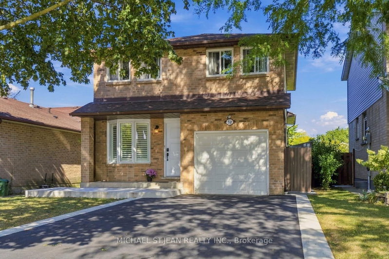 32 Twinoaks Crescent