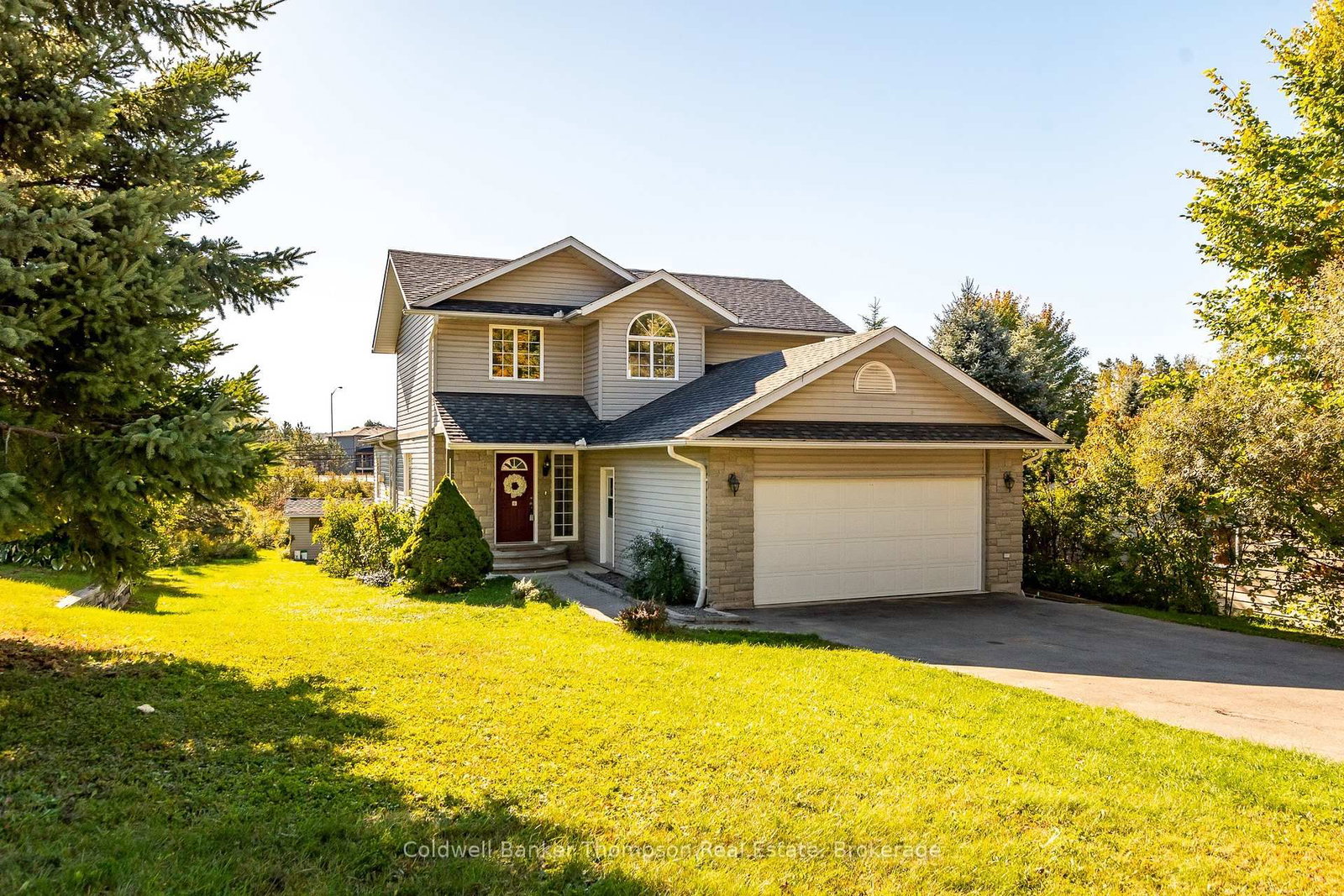 Detached House for sale at 6 Glenwood Drive, Huntsville, Ontario, P1H 1B8 - Chaffey - MLS: X13840824