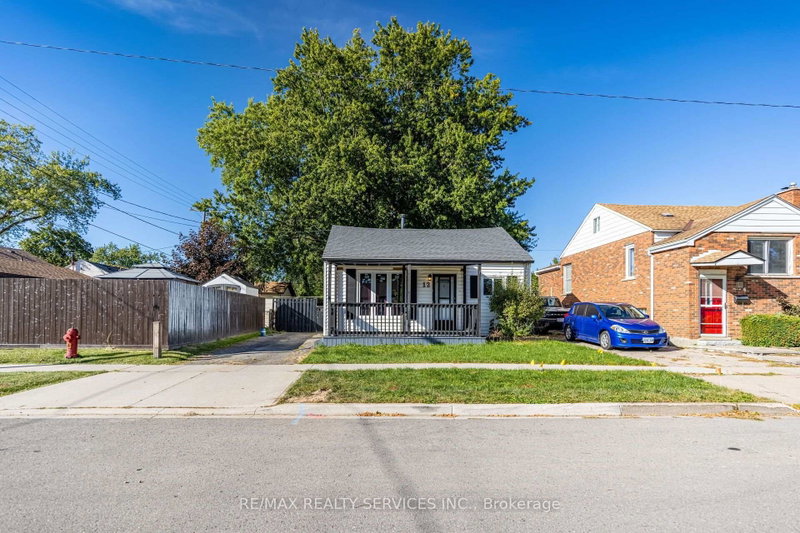 12 Ajax Ave photo 4