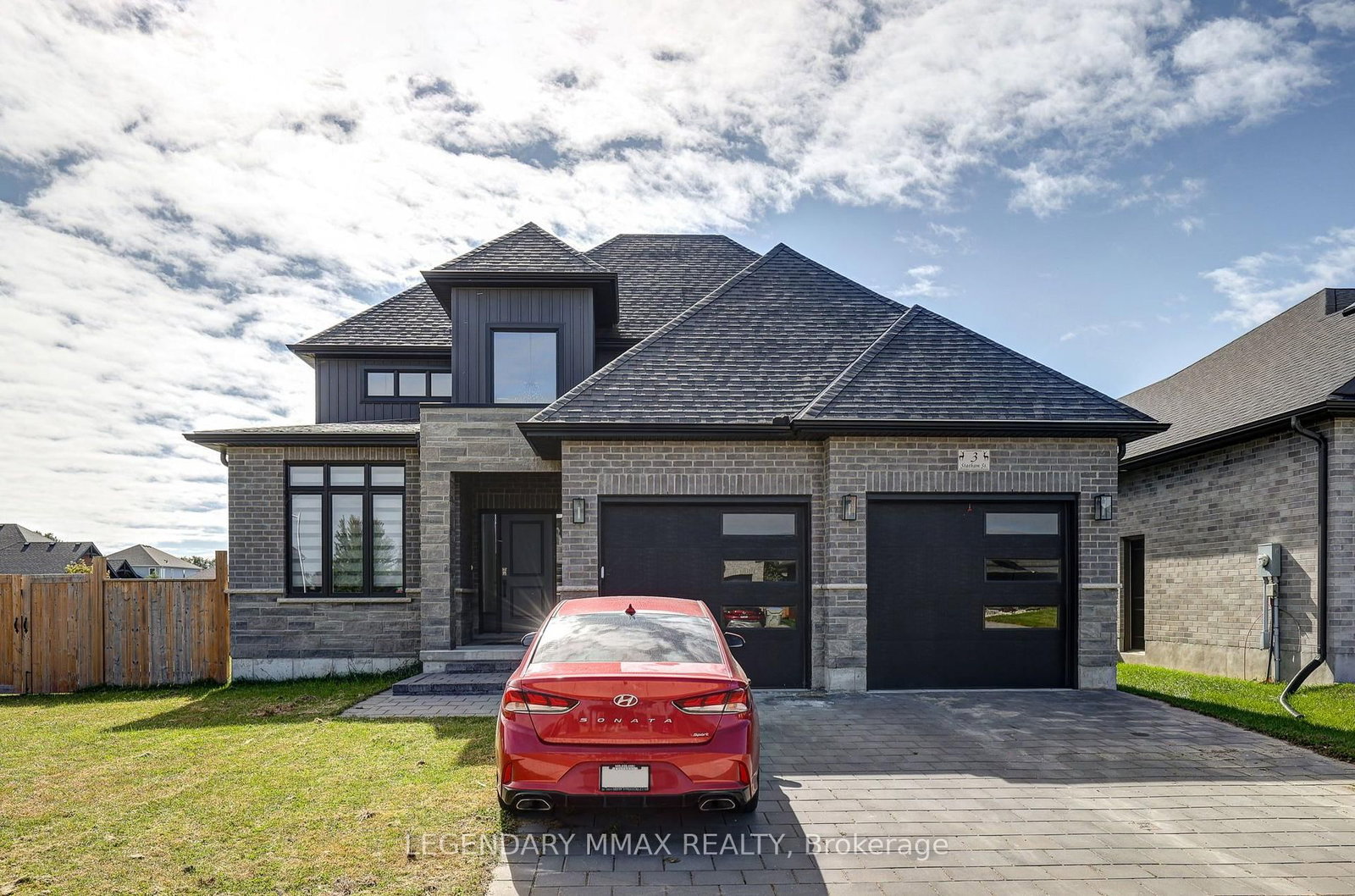 Detached House for sale at 3 Stratham Street, Strathroy-Caradoc, Ontario, N7G 0H2 - SE - MLS: X13844136
