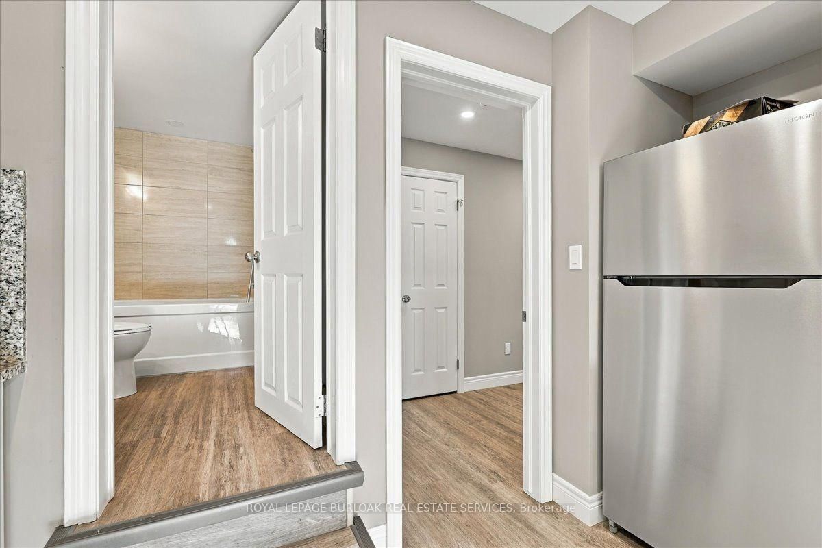 LOWER-17 Eby St, Kitchener, view 7