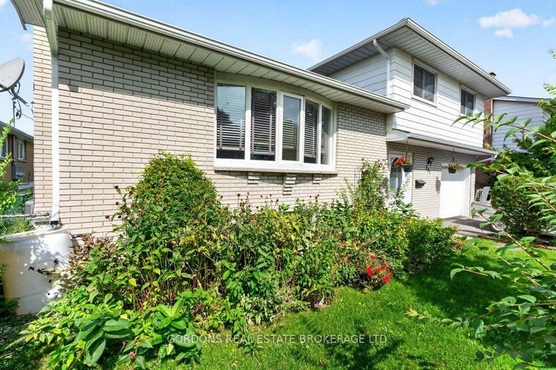 207 Robert Wallace Dr photo 3