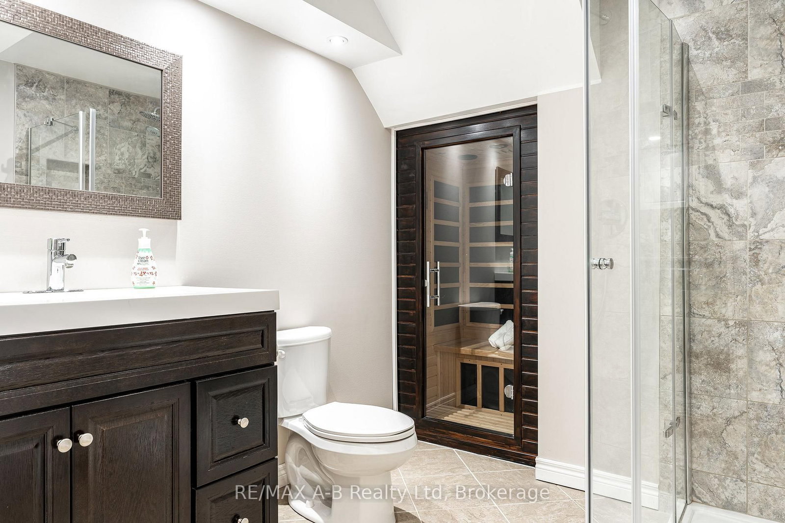 10 Buckingham Drive • Stratford, ON photo 40