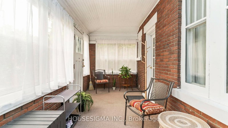 322 Ridout St S photo 4