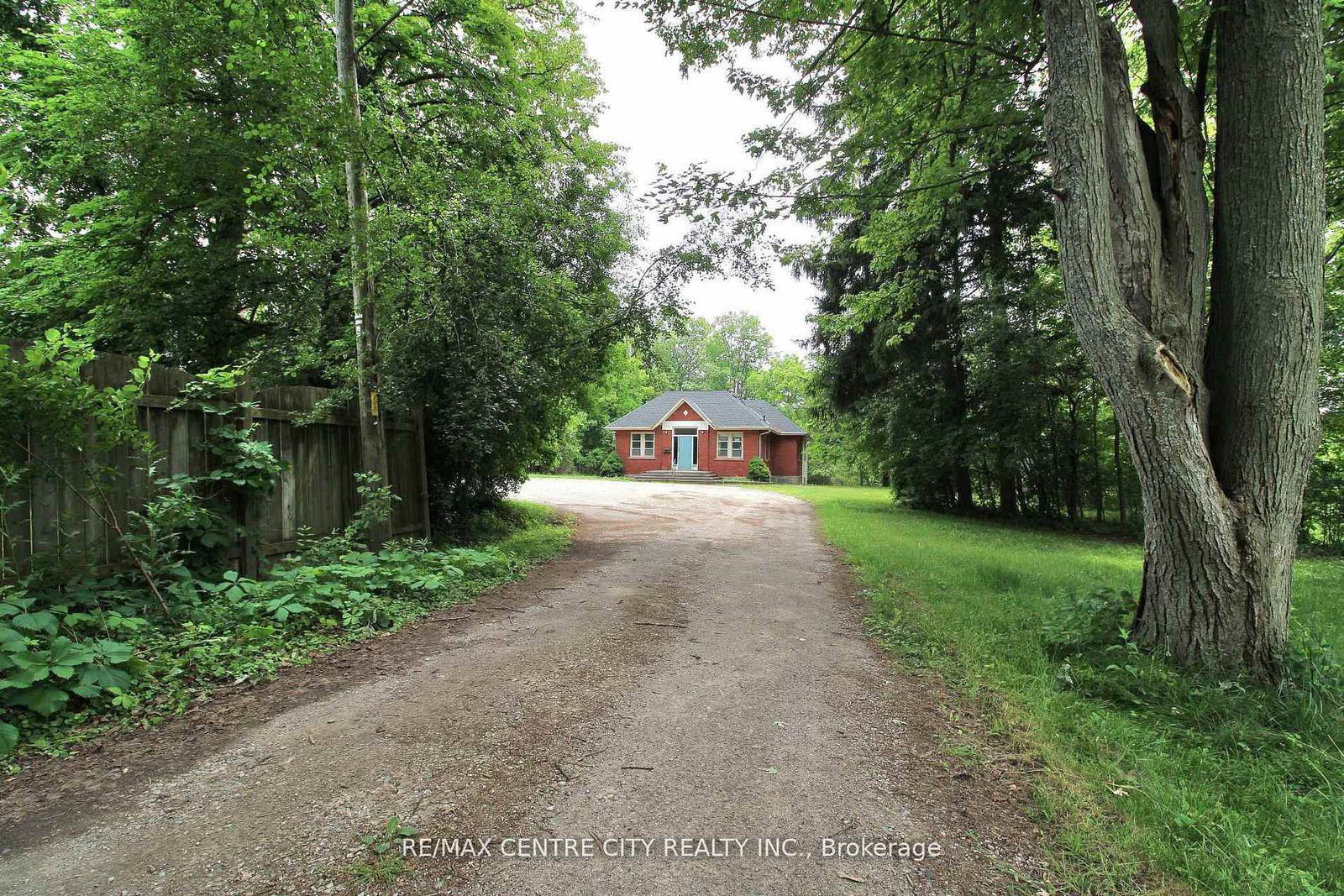 12 Chester, St. Thomas, Ontario N5R 1T8