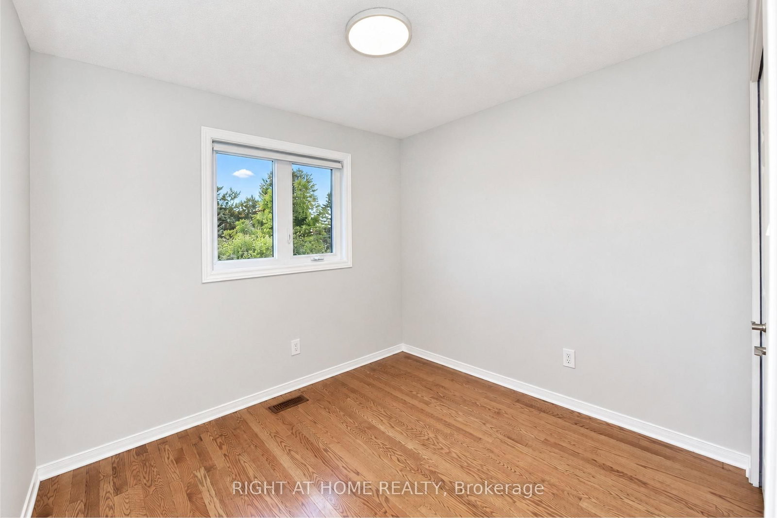 24 HARRINGTON Court • Ottawa, ON photo 33