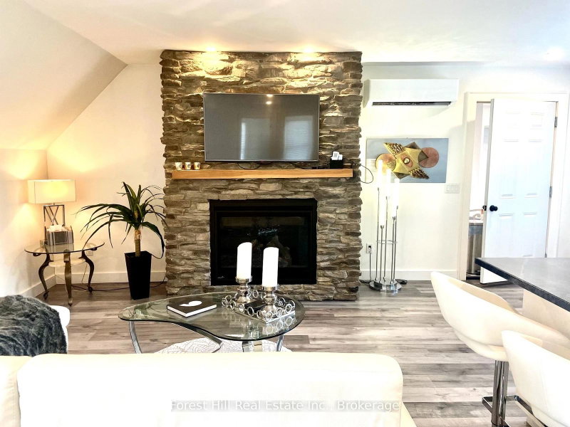 Carriage House - 51 Louisa Street W