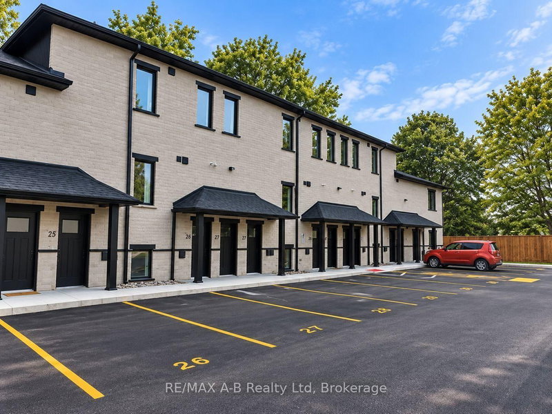 33 - 428 Queen Street W