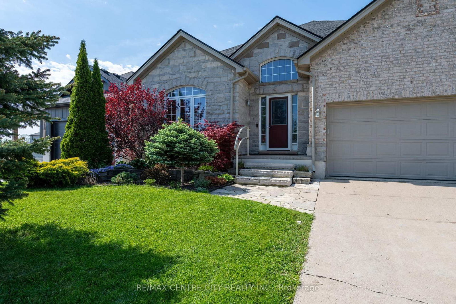 Detached House for sale at 19 Hamilton Street, North Middlesex, Ontario, N0M 1A0 - Ailsa Craig - MLS: X13854356