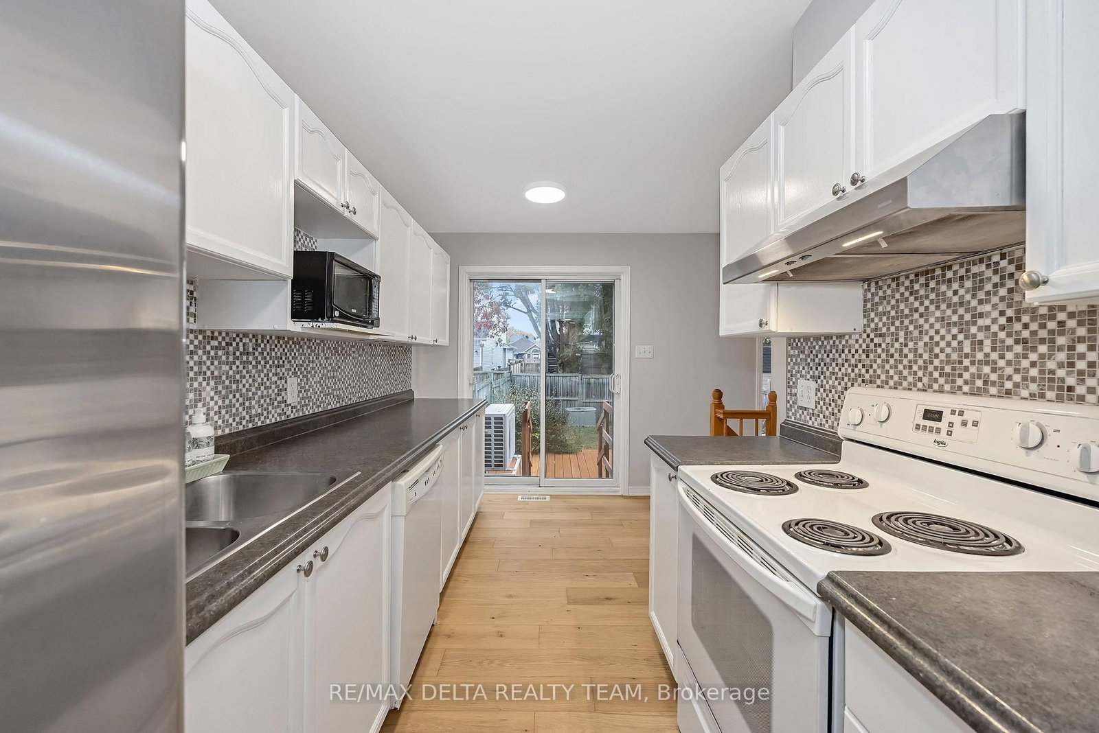858 Como Cres, Ottawa, view 10