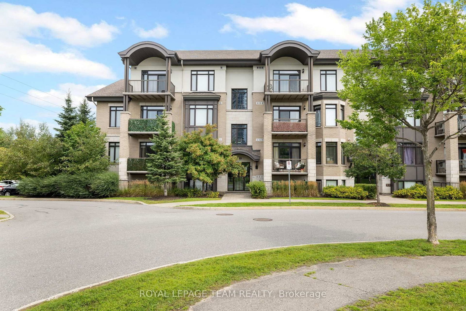 655 Beauparc Private, Unit 104