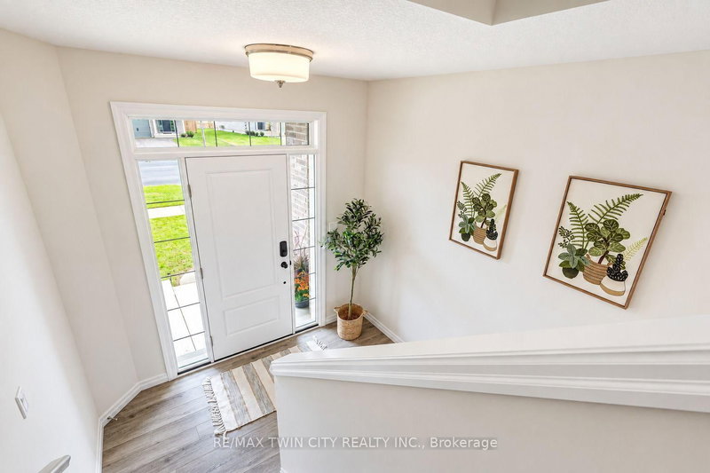 224 Renaissance Dr photo 5