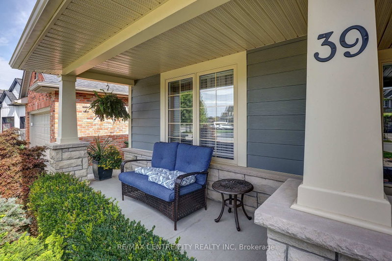 39 Hickory Lane photo 5