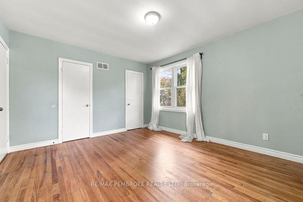 10 Laurier Avenue • Deep River, ON photo 39