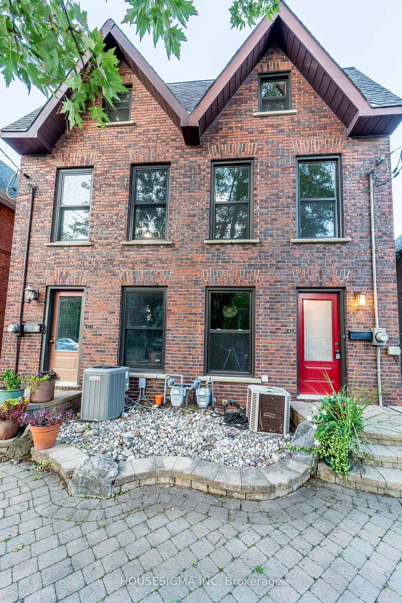 43 Sweetland Ave, Ottawa, view 2