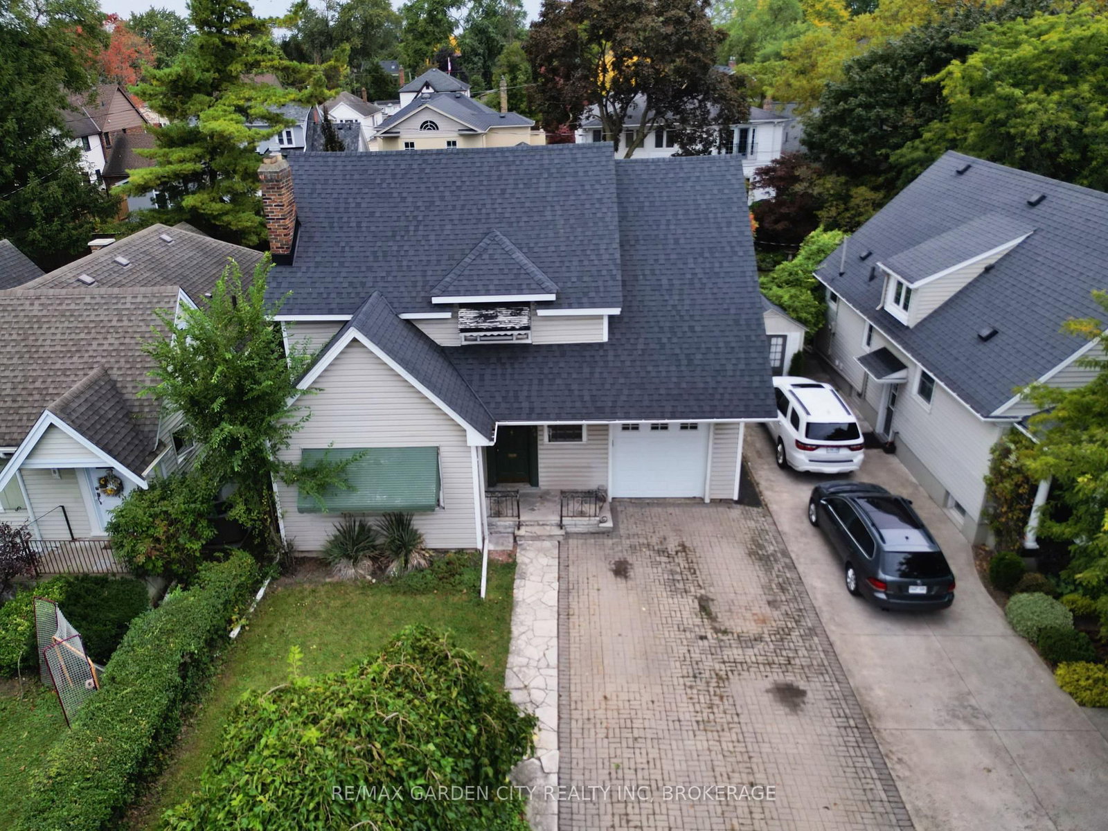 Detached House for sale at 136 Highland Avenue, St. Catharines, Ontario, L2R 4J4 - Old Glenridge - MLS: X13857504