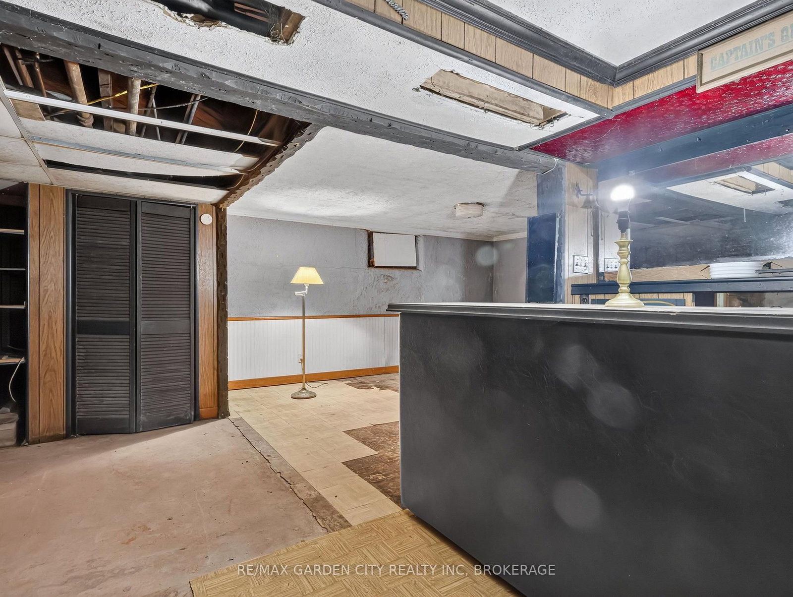 Detached House for sale at 136 Highland Avenue, St. Catharines, Ontario, L2R 4J4 - Old Glenridge - MLS: X13857504