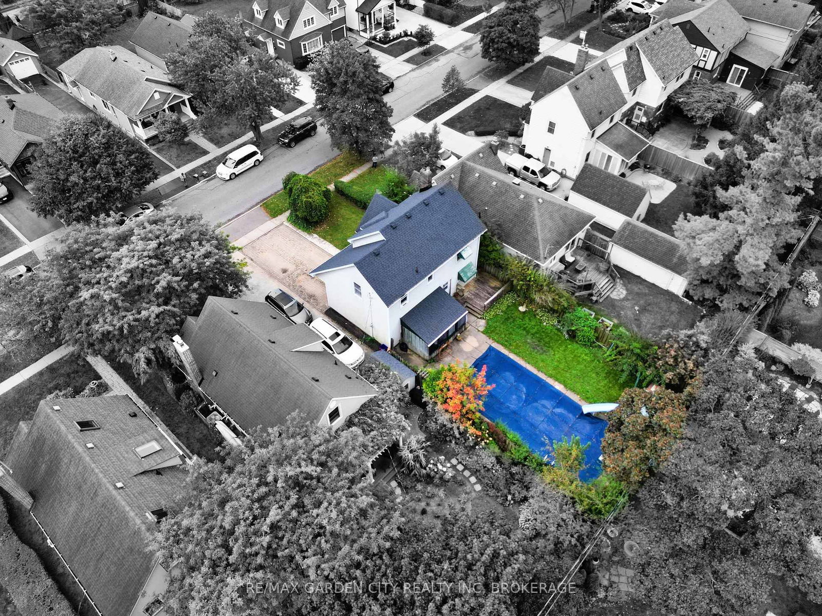 Detached House for sale at 136 Highland Avenue, St. Catharines, Ontario, L2R 4J4 - Old Glenridge - MLS: X13857504