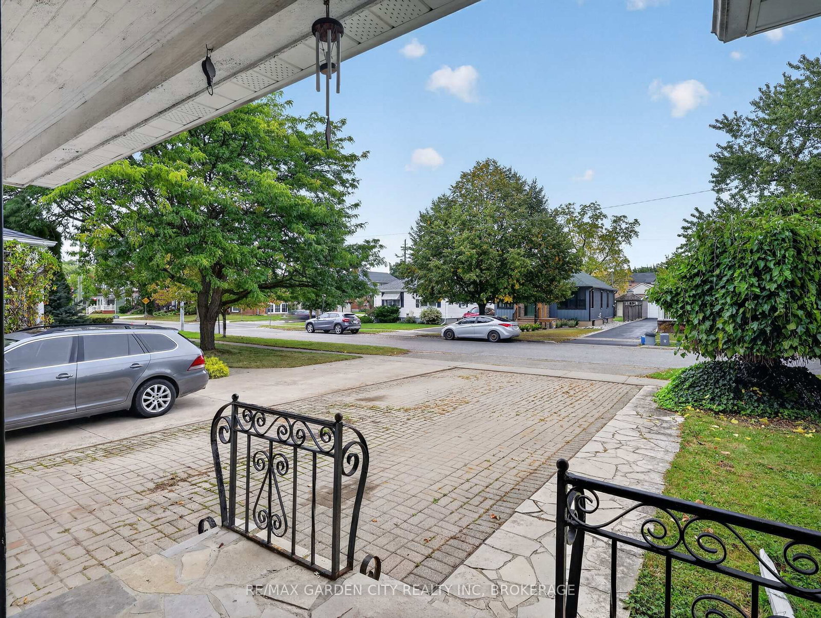 Detached House for sale at 136 Highland Avenue, St. Catharines, Ontario, L2R 4J4 - Old Glenridge - MLS: X13857504