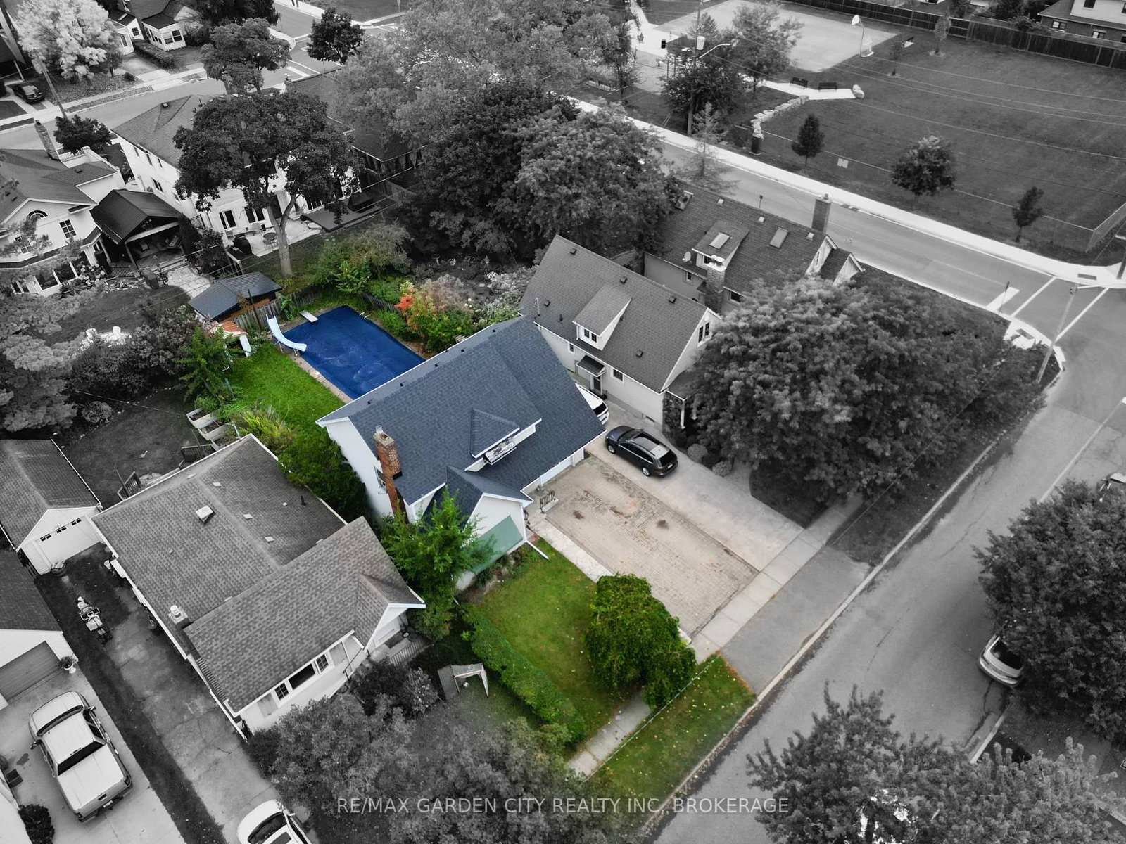 Detached House for sale at 136 Highland Avenue, St. Catharines, Ontario, L2R 4J4 - Old Glenridge - MLS: X13857504