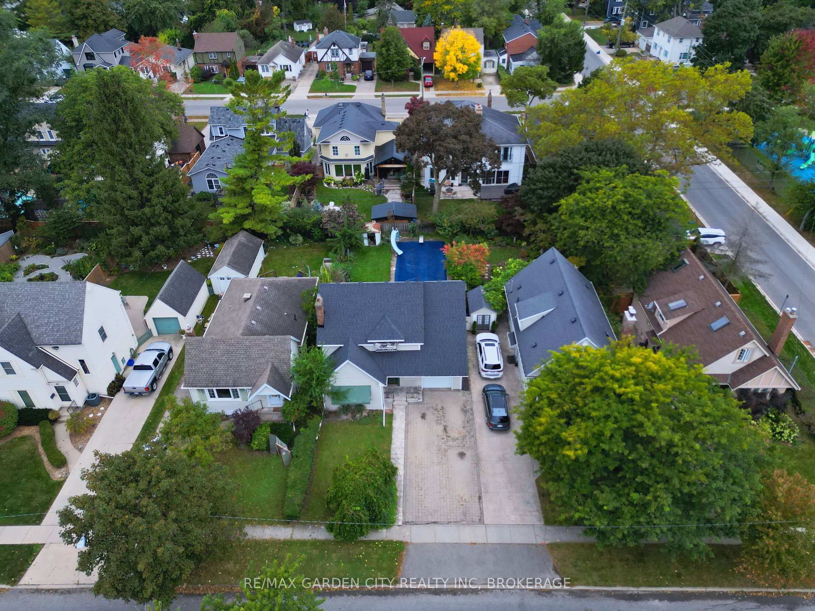 Detached House for sale at 136 Highland Avenue, St. Catharines, Ontario, L2R 4J4 - Old Glenridge - MLS: X13857504