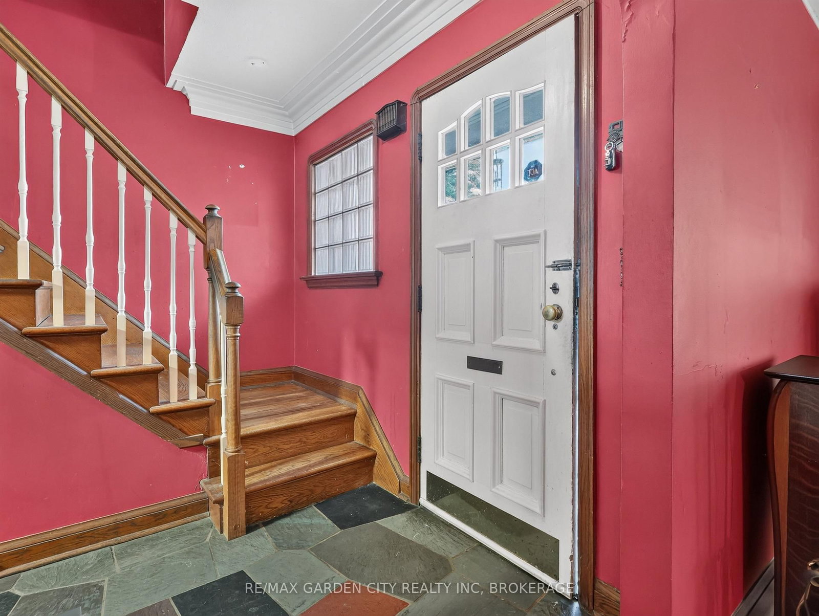 Detached House for sale at 136 Highland Avenue, St. Catharines, Ontario, L2R 4J4 - Old Glenridge - MLS: X13857504