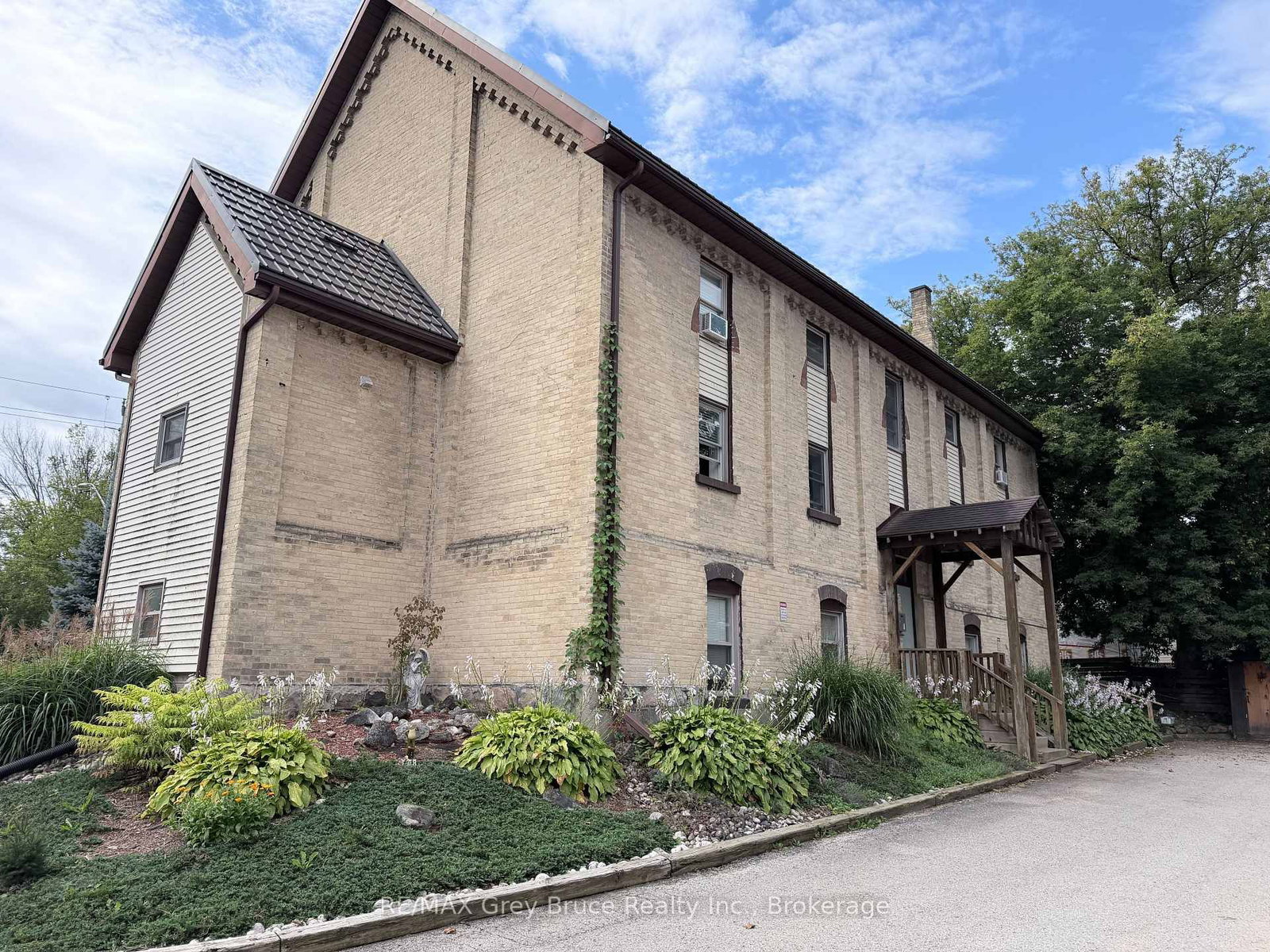 108 Queen, West Grey, Ontario N0G 1R0