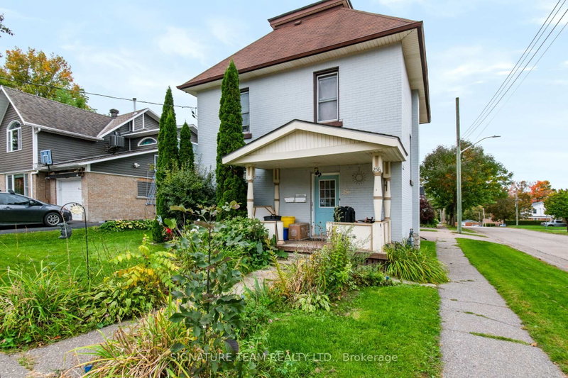 256 Maple Ave photo 3