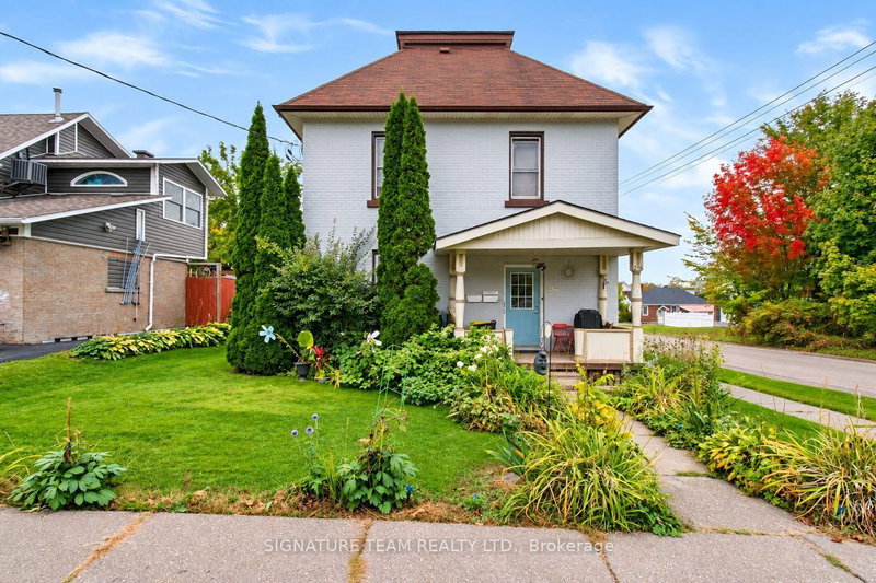 256 Maple Ave photo 1