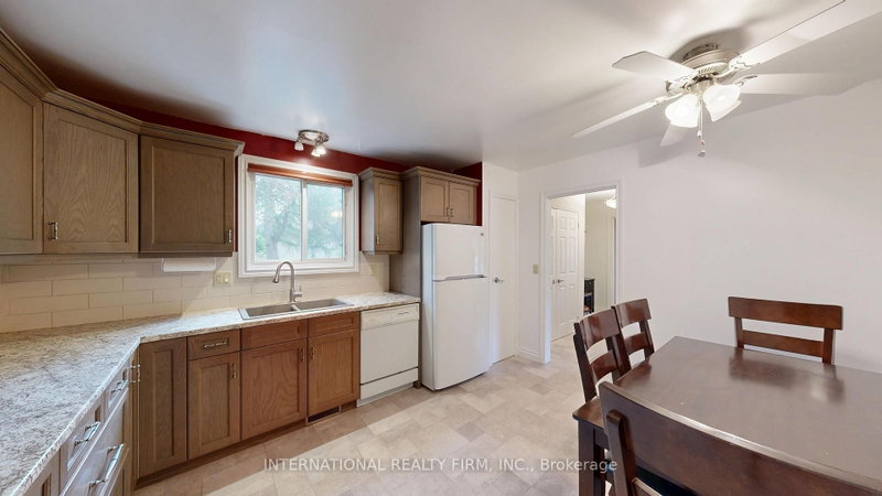 9 Vaughan Ave photo 4